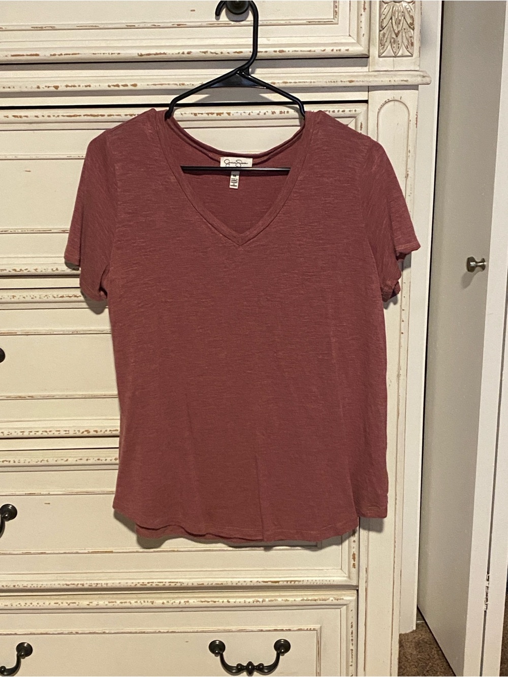 Jessica Simpson Short Sleeve V-Neck Tee in Dusty Mauve
